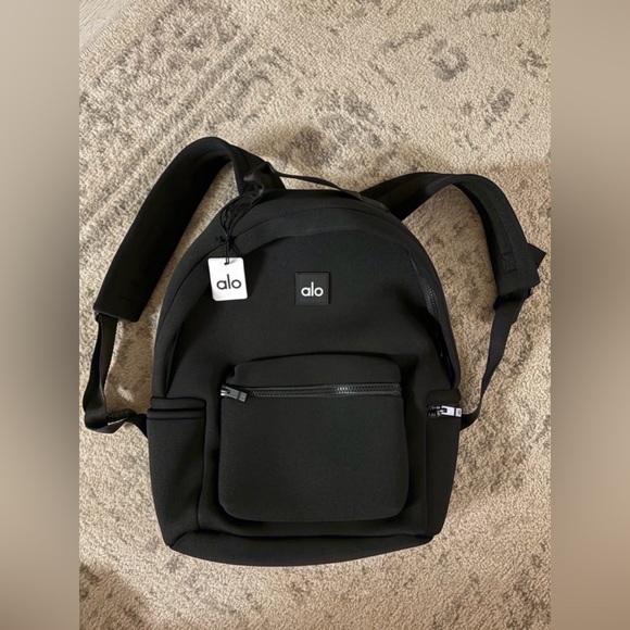 ALO Yoga Stow Backpackš„ BRAND NEW w/tags!š„ - Picture 3 of 16